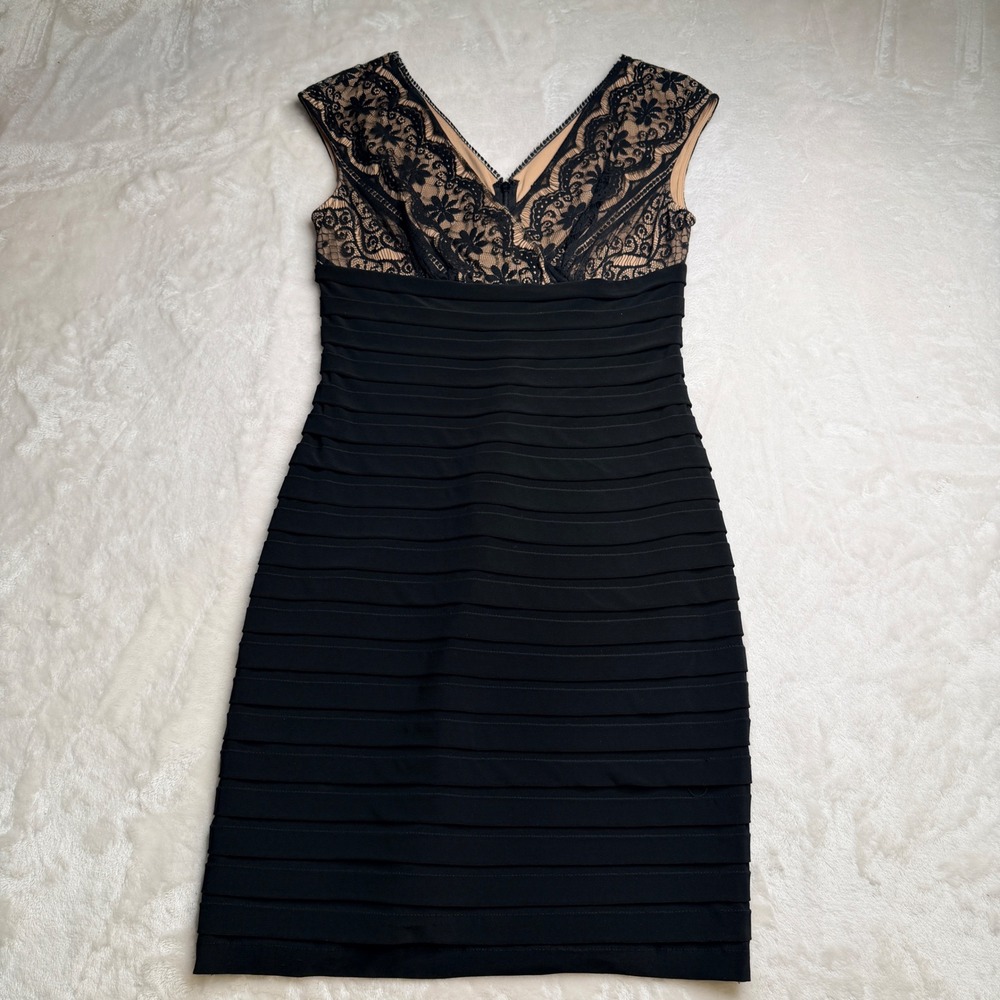 Adrianna Papell Petite Black Lace Bandage Cocktail Dress 8P Stretchy V-Neck, - Picture 2 of 9
